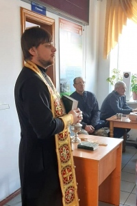 Прихожане Успенского собора поздравили бездомных Центра социальной адаптации с новолетием