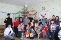 Рождественские подарки для ребят из вяземского реабилитационного центра