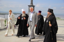 Правящий архиерей встретился с главой Магаданской области. 5 июля 2022 г Правящий архиерей встретился с главой Магаданской области. 5 июля 2022 г